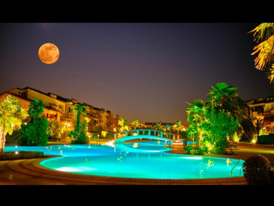 Appartamento Michele Tre Piscine Caraibiche Desenzano Del Garda Bagian luar foto